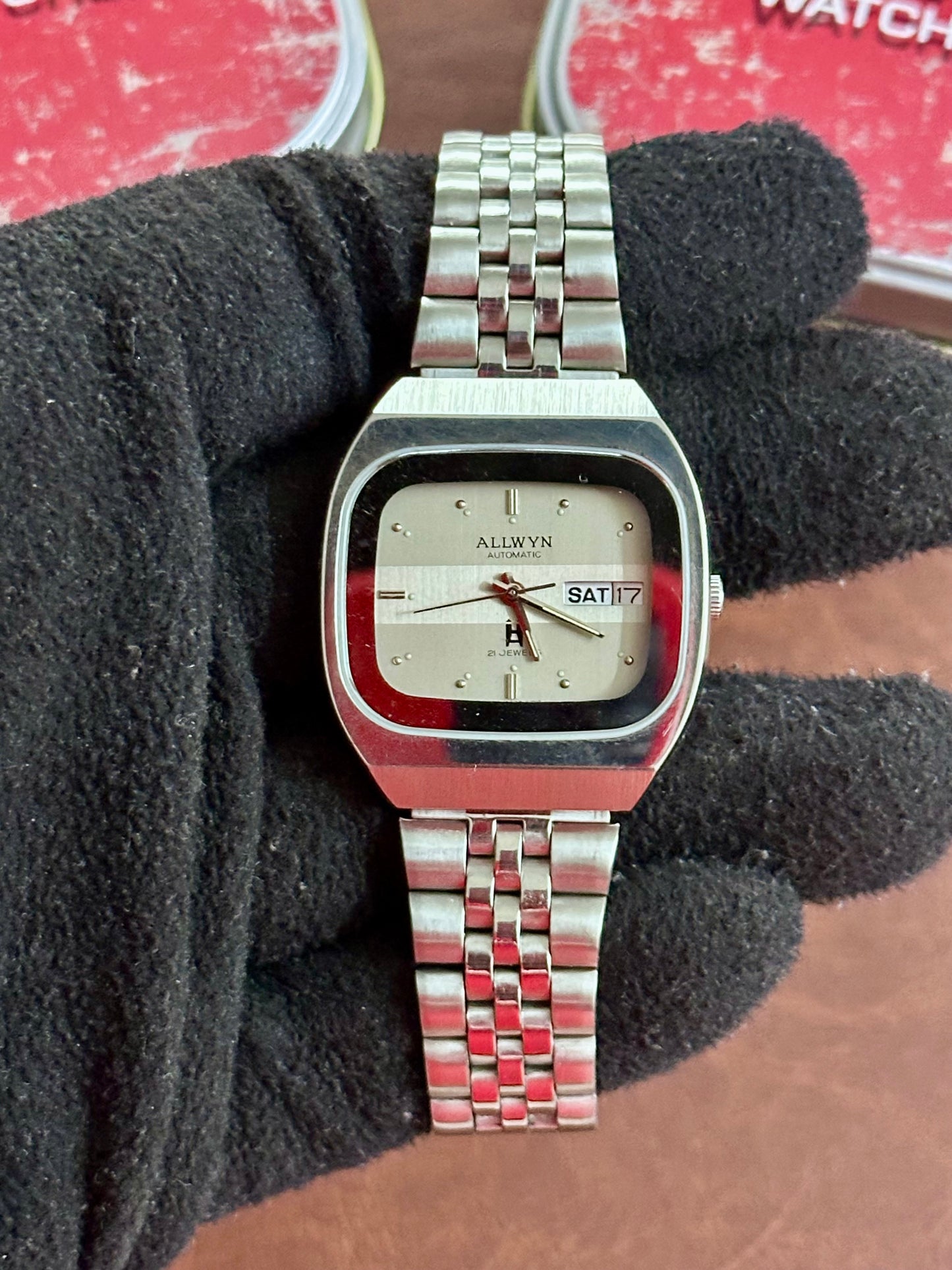 NOS Allwyn Automatic Y382-5010 “Dual-Tone Linen Dial” (Not Used)