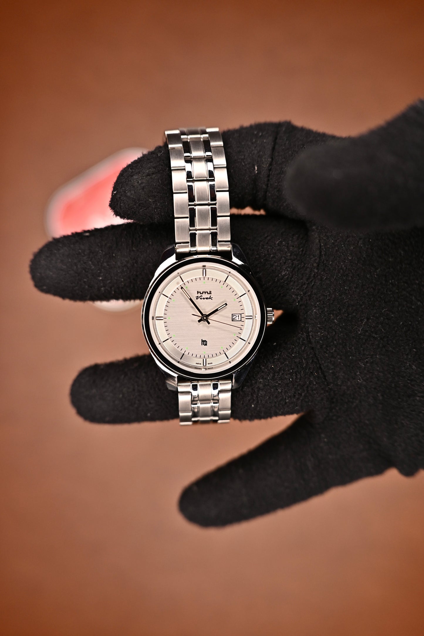 NOS HMT Vivek Quartz Silver Sunray Date | Watchex India