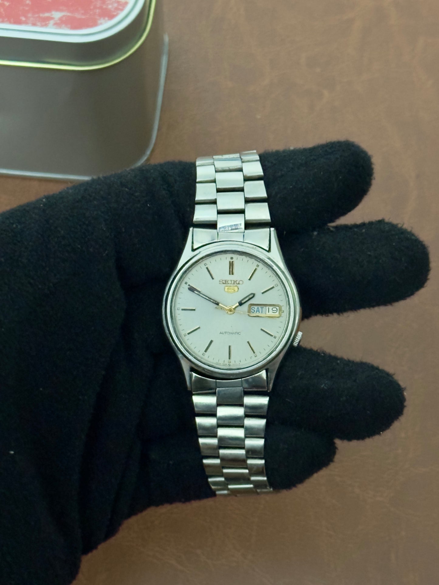 Vintage Seiko 5 Automatic 7009-876A – Silver Sunburst Dial (1982)