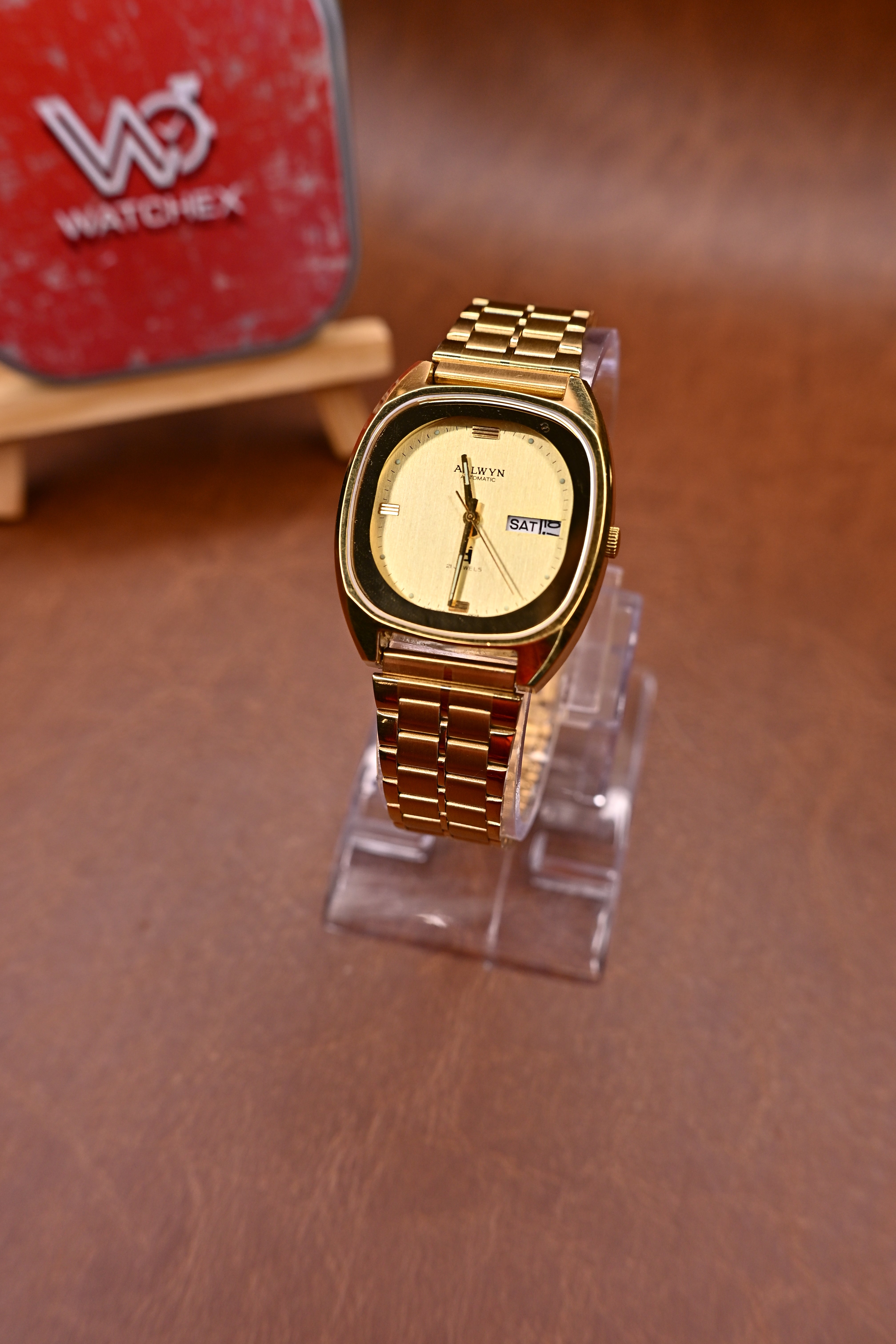 NOS Vintage Allwyn Automatic 21 Jewels Champagne TV Dial Day-Date