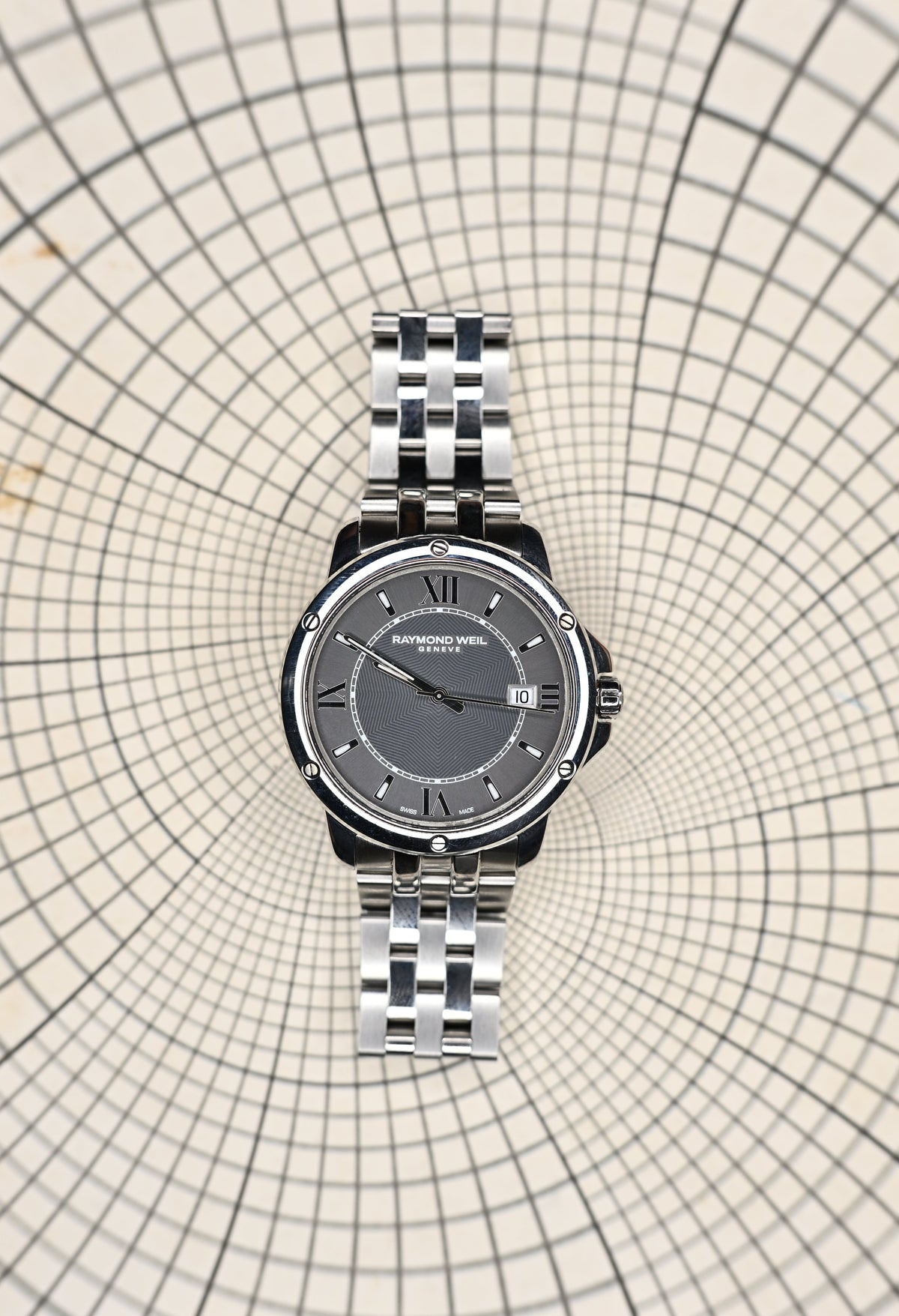 Raymond Weil Geneve 5591 Dark Grey Textured Dial Swiss Quartz — Excellent Pre-Owned | Watchex India