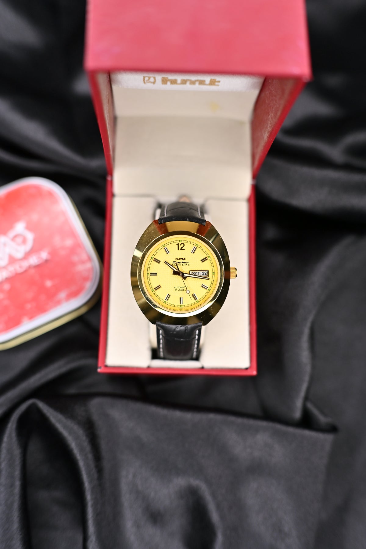 NOS HMT Kanchan Supreme Gold Sunburst Textured Dial 21 Jewels Automatic — Watchex India
