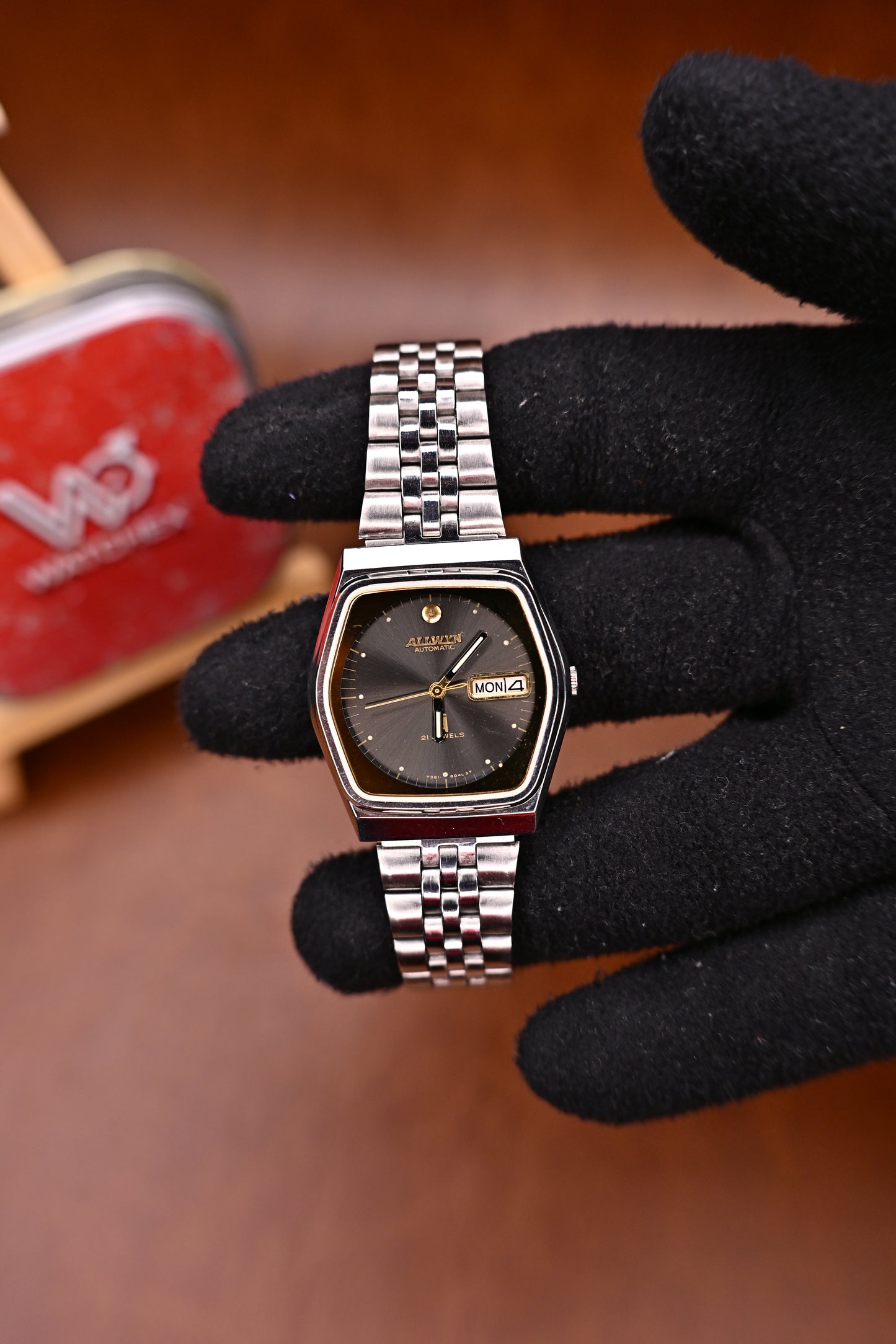 NOS Allwyn Automatic Sunburst Grey Dial Day-Date (Y381-5030) | Watchex India