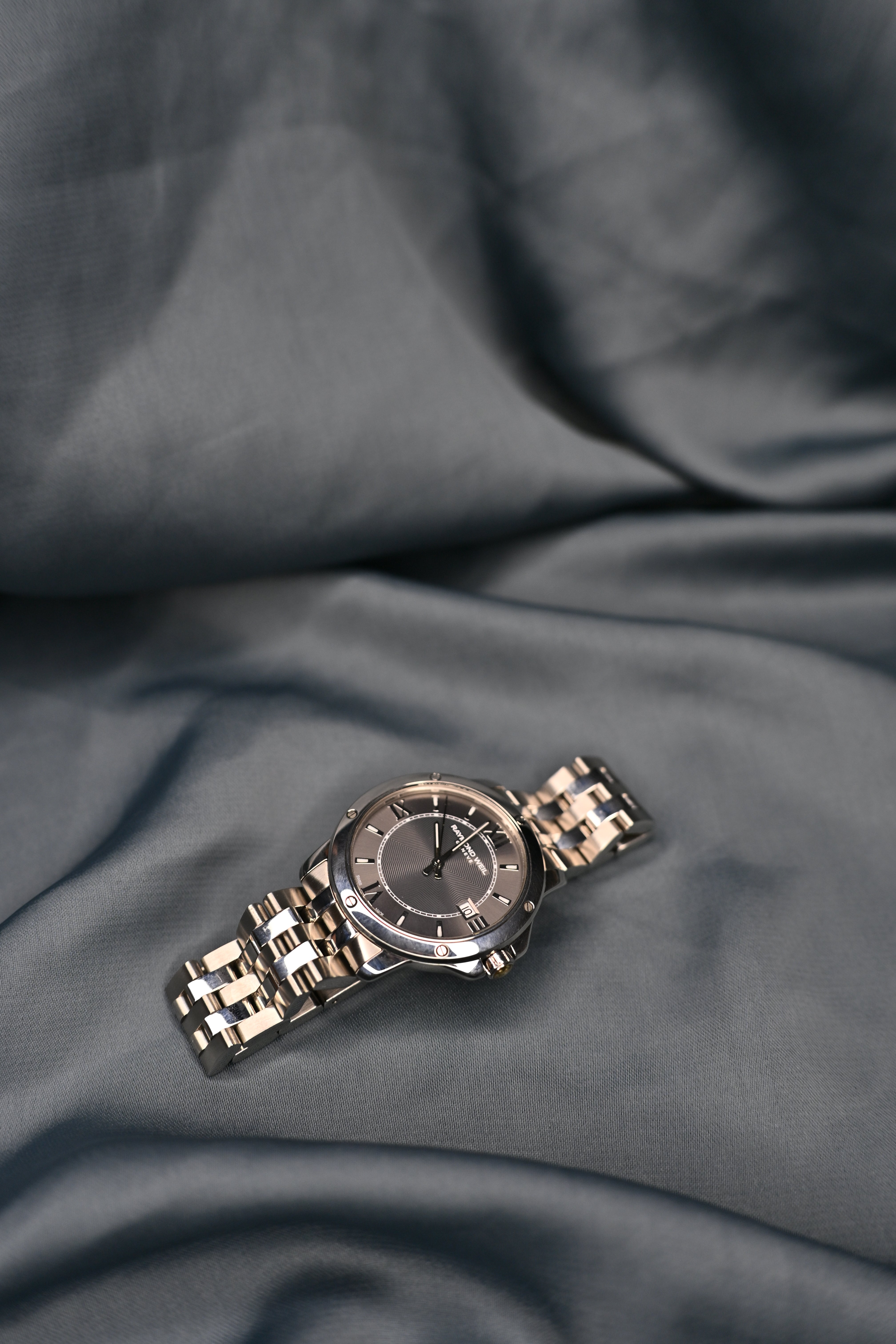 Raymond Weil Geneve 5591 Dark Grey Textured Dial Swiss Quartz