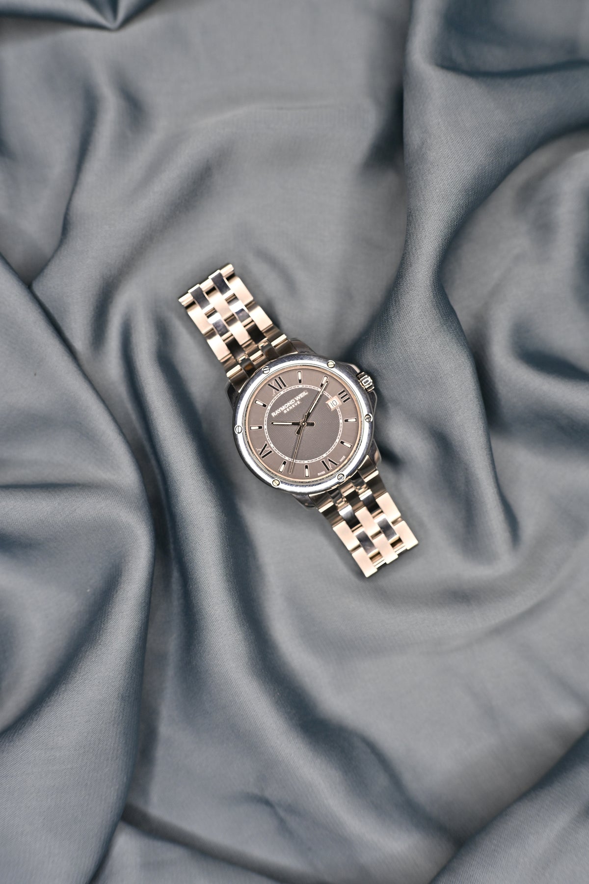 Raymond Weil Geneve 5591 Dark Grey Textured Dial Swiss Quartz — Excellent Pre-Owned | Watchex India