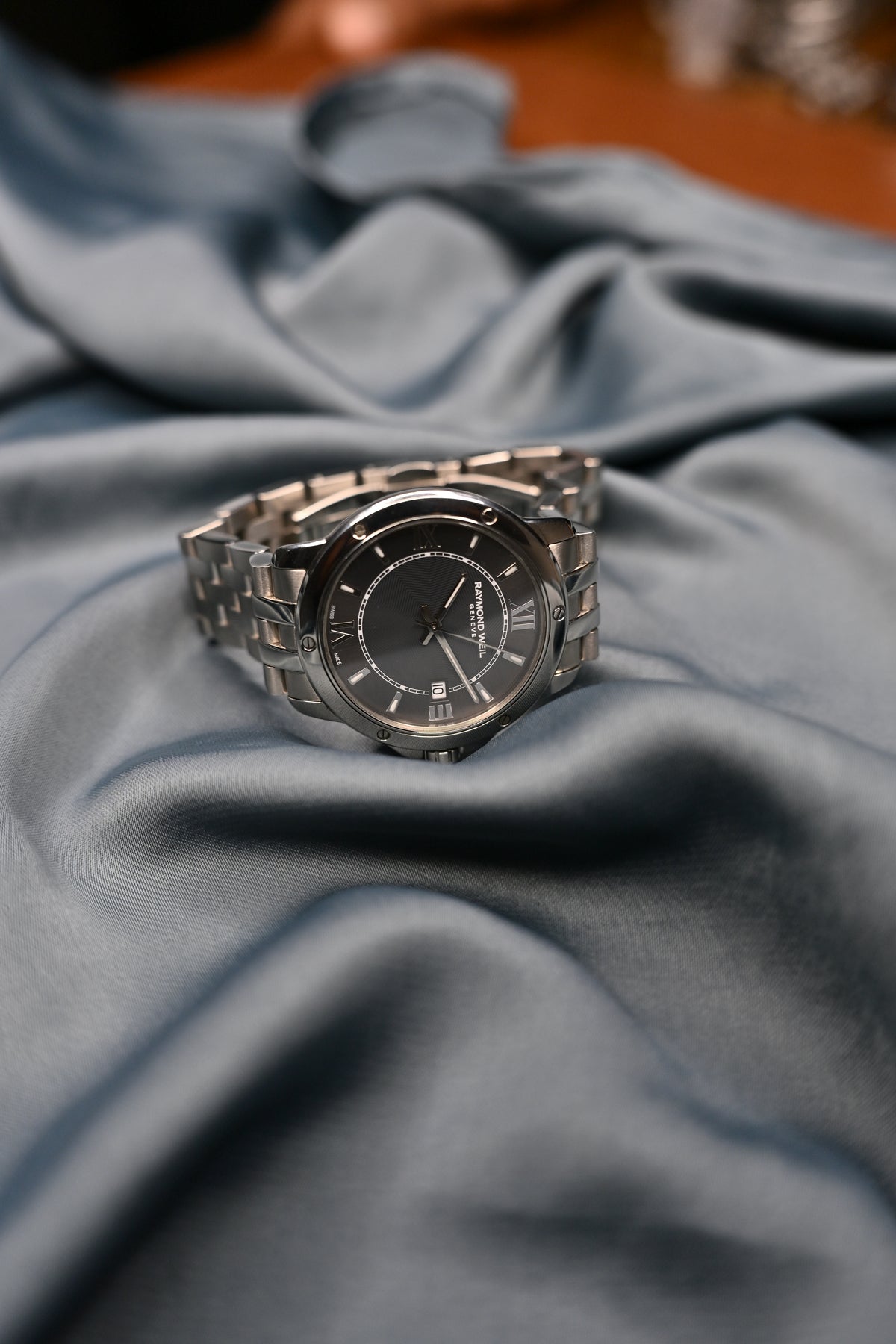 Raymond Weil Geneve 5591 Dark Grey Textured Dial Swiss Quartz — Excellent Pre-Owned | Watchex India